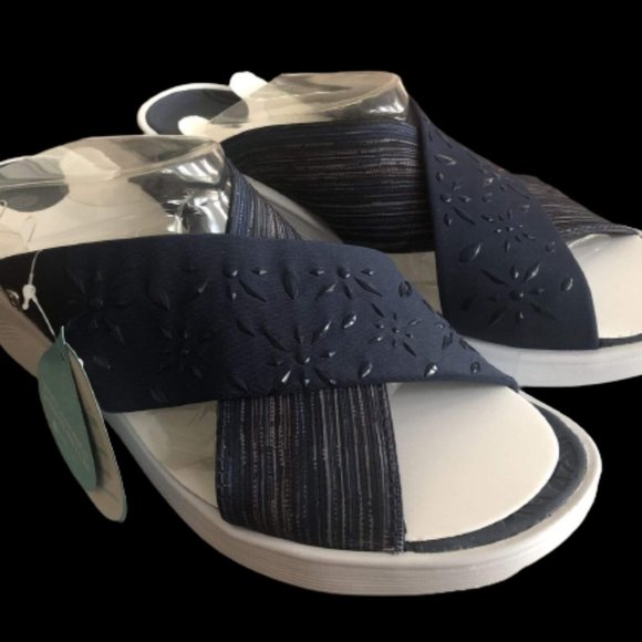Bzees Navy Diamond Criss Cross Wedge  NIB 11 - Picture 1 of 5